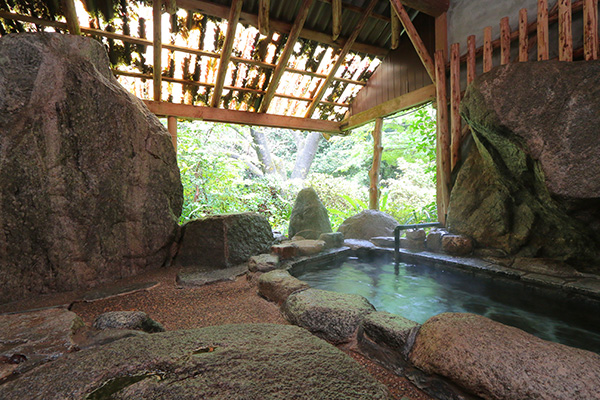 渓流露天風呂-1