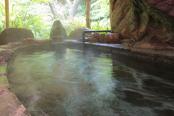 渓流露天風呂-2